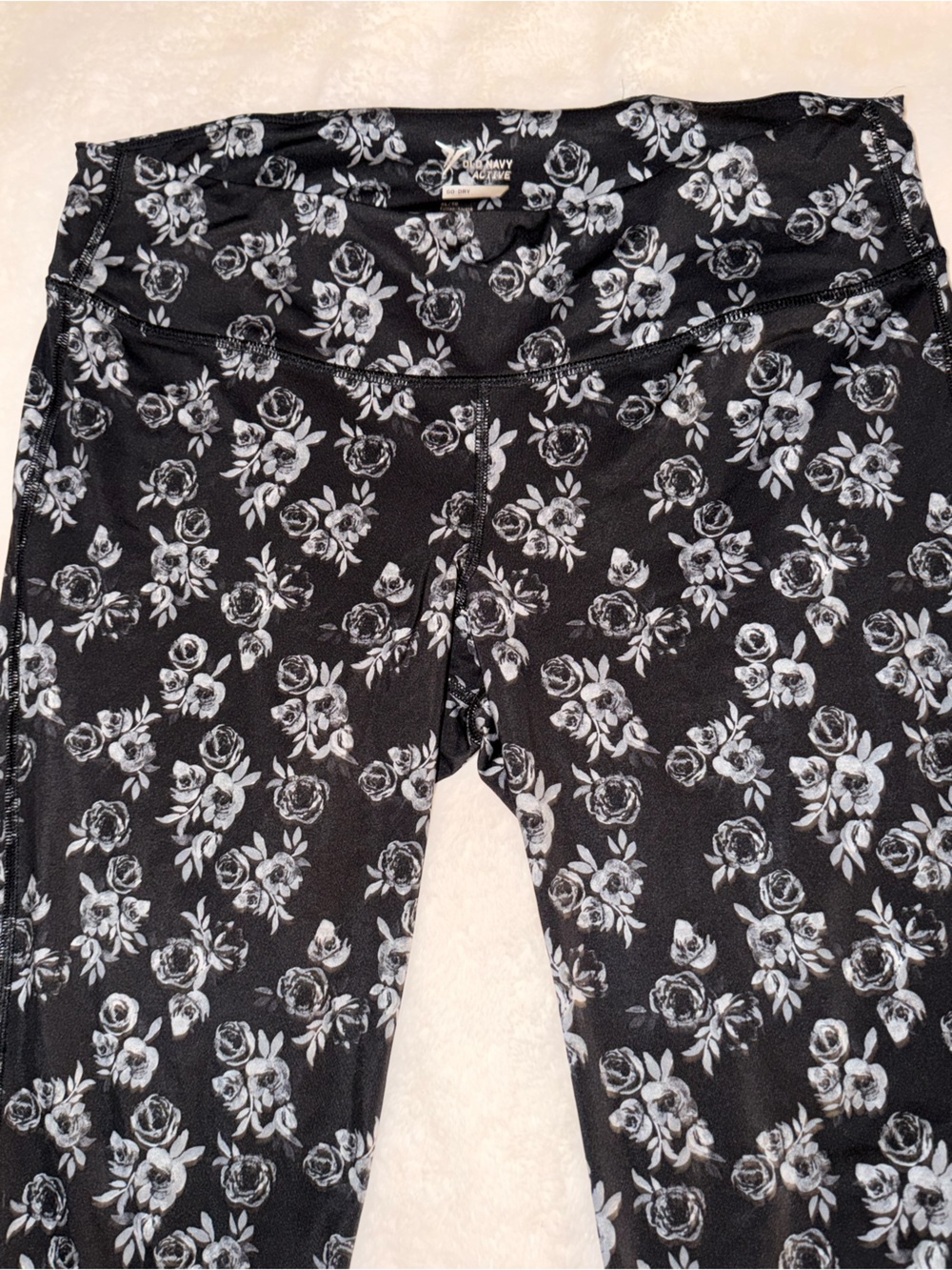 Old Navy Activewear | XL Black & White Rose patterned Leggings